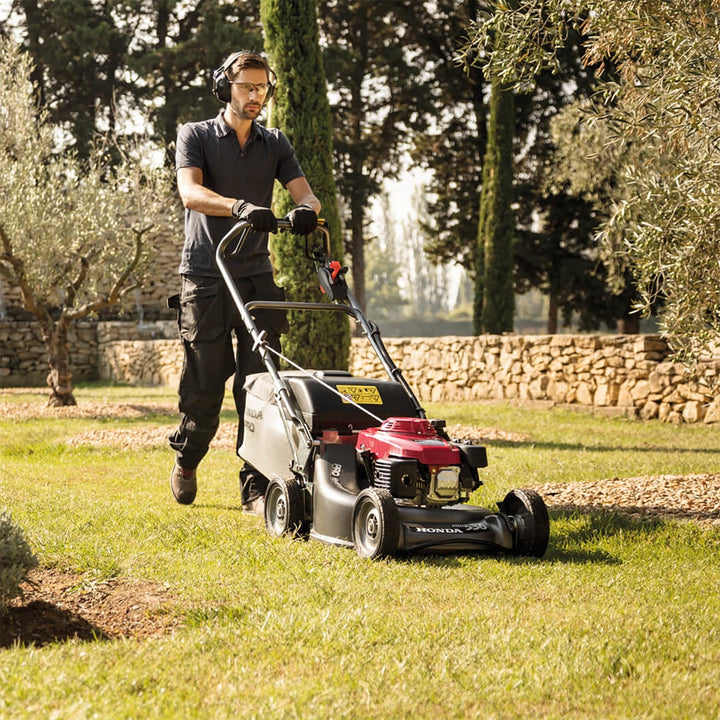 Honda HRH 536 HX professional hydrostatic petrol lawn mower