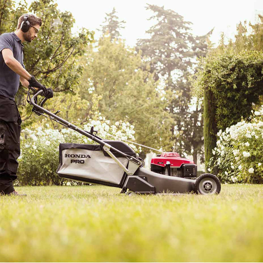 Honda HRH 536 QX professional rear roller petrol lawn mower