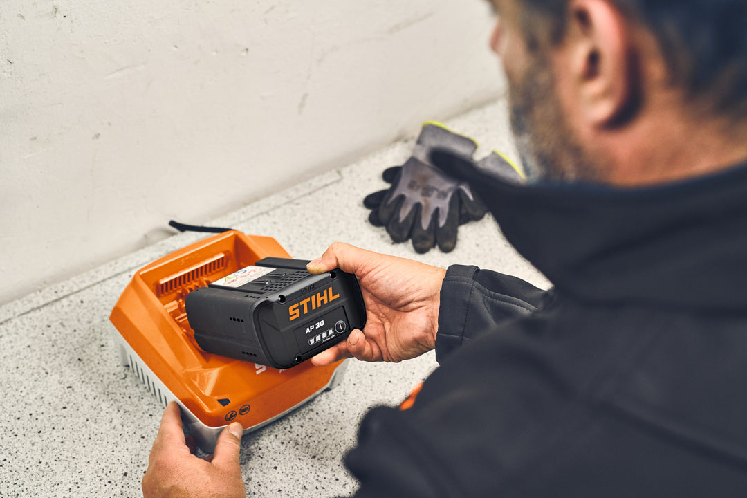STIHL AP 30 Battery in use