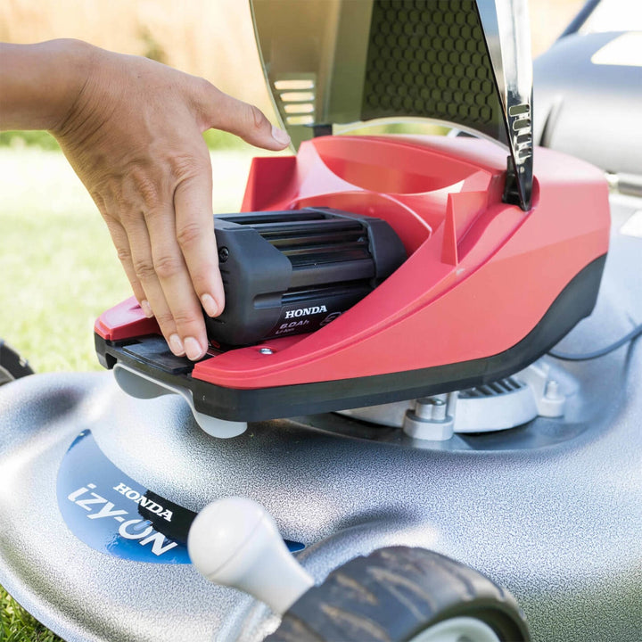 Honda HRG 416 XB cordless mower and hedgetrimmer bundle