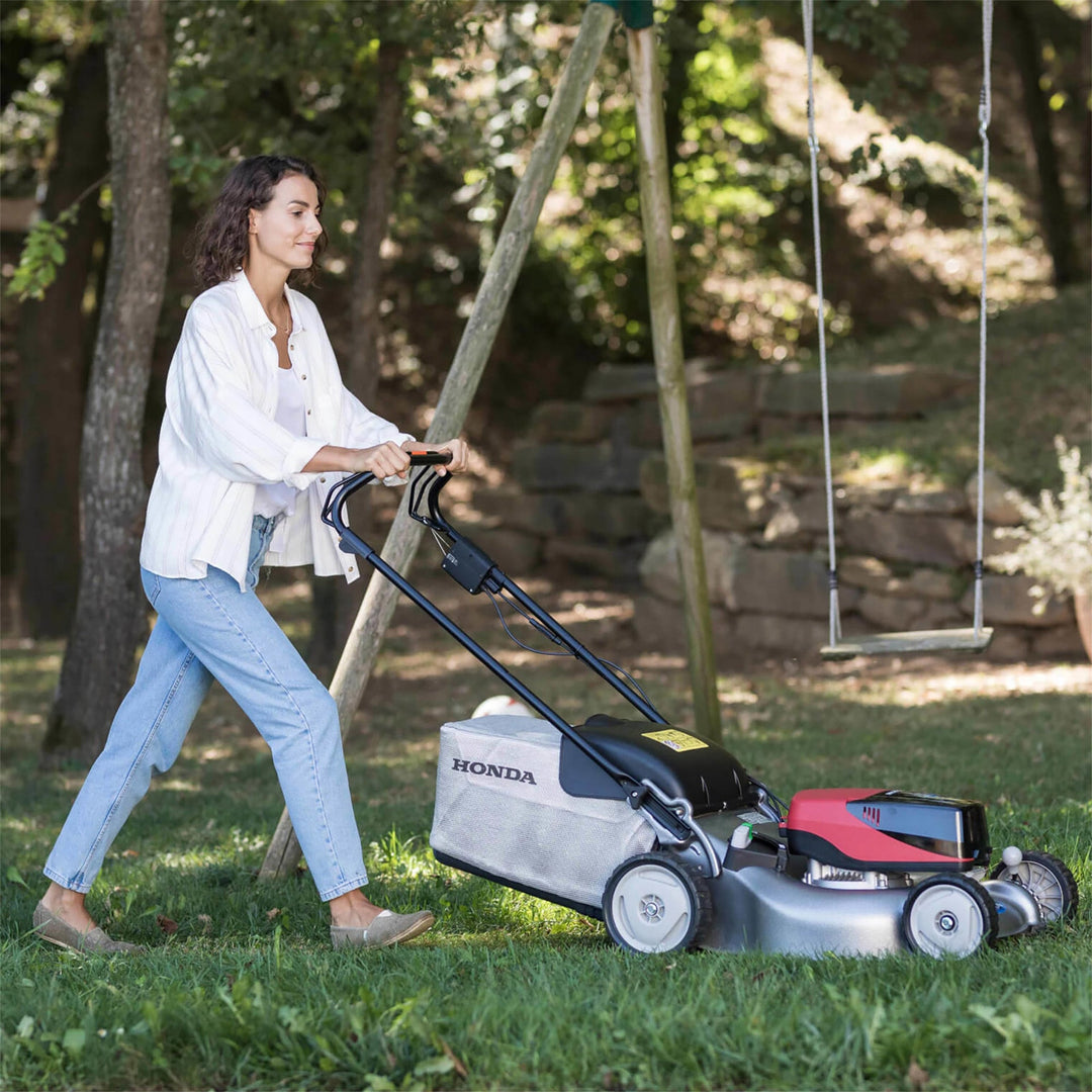 Honda HRG 466 XB cordless mower and hedgetrimmer bundle