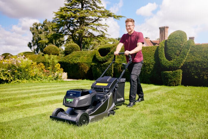 Hayter Harrier 48 Pro Rear Roller 60V Battery Mower - Lawn Mowers - Country Mower Centre