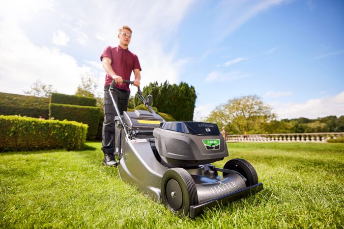 Hayter Harrier 48 Pro Rear Roller 60V Battery Mower - Lawn Mowers - Country Mower Centre
