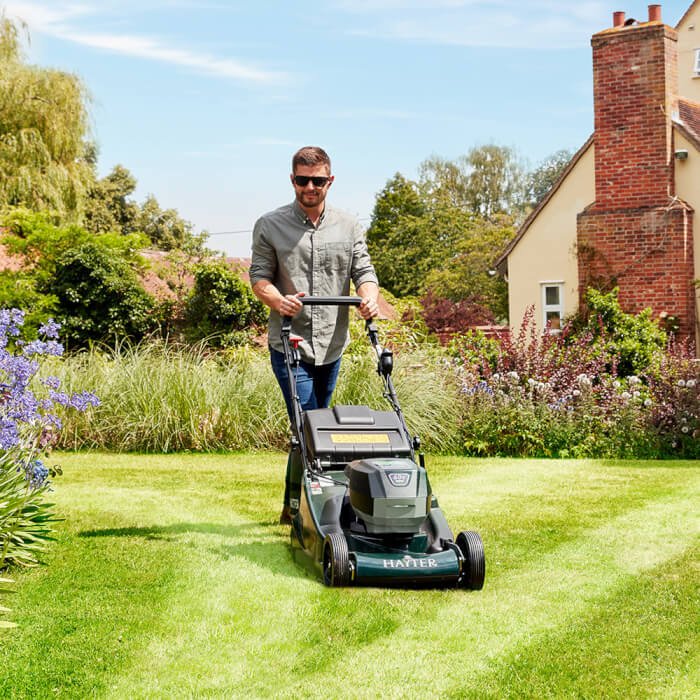 Hayter Harrier 48 Variable Speed Rear Roller 60V Battery Mower - Lawn Mowers - Country Mower Centre