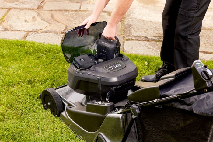 Hayter Harrier 56 Pro Rear Roller 60V Battery Mower - Lawn Mowers - Country Mower Centre