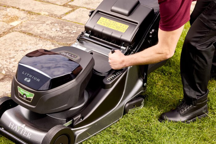 Hayter Harrier 56 Pro Rear Roller 60V Battery Mower - Lawn Mowers - Country Mower Centre