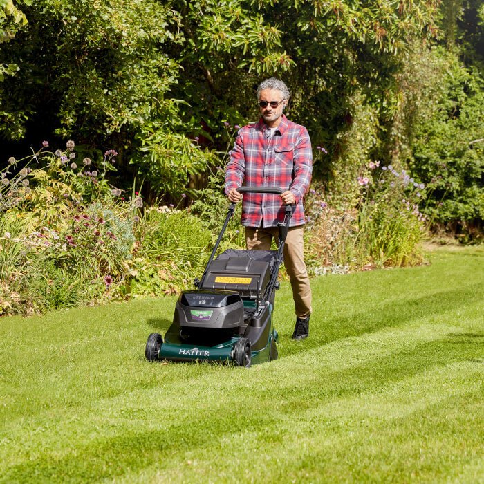 Hayter Harrier 56 Variable Speed Rear Roller 60V Battery Mower - Lawn Mowers - Country Mower Centre