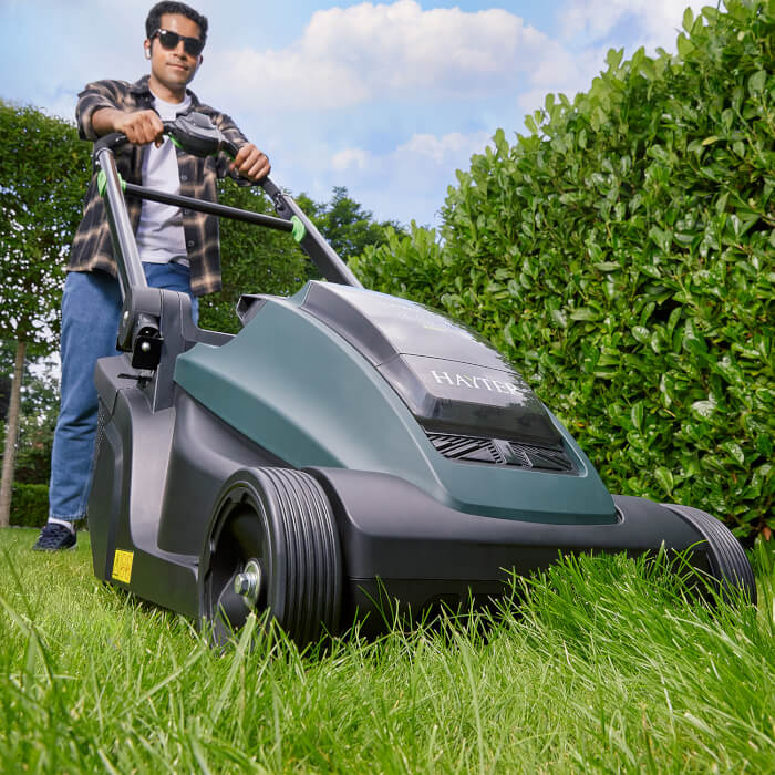 Hayter Hawk 43 AutoDrive 60V Battery Lawn Mower Kit - Lawn Mowers - Country Mower Centre