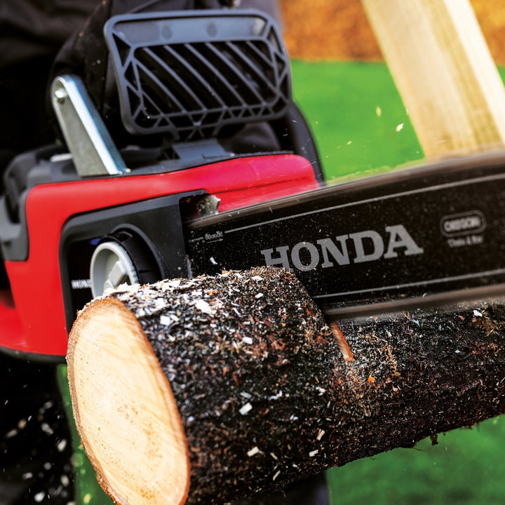 Honda Cordless Chainsaw 35cm (36V Brushless) - Chainsaws - Country Mower Centre