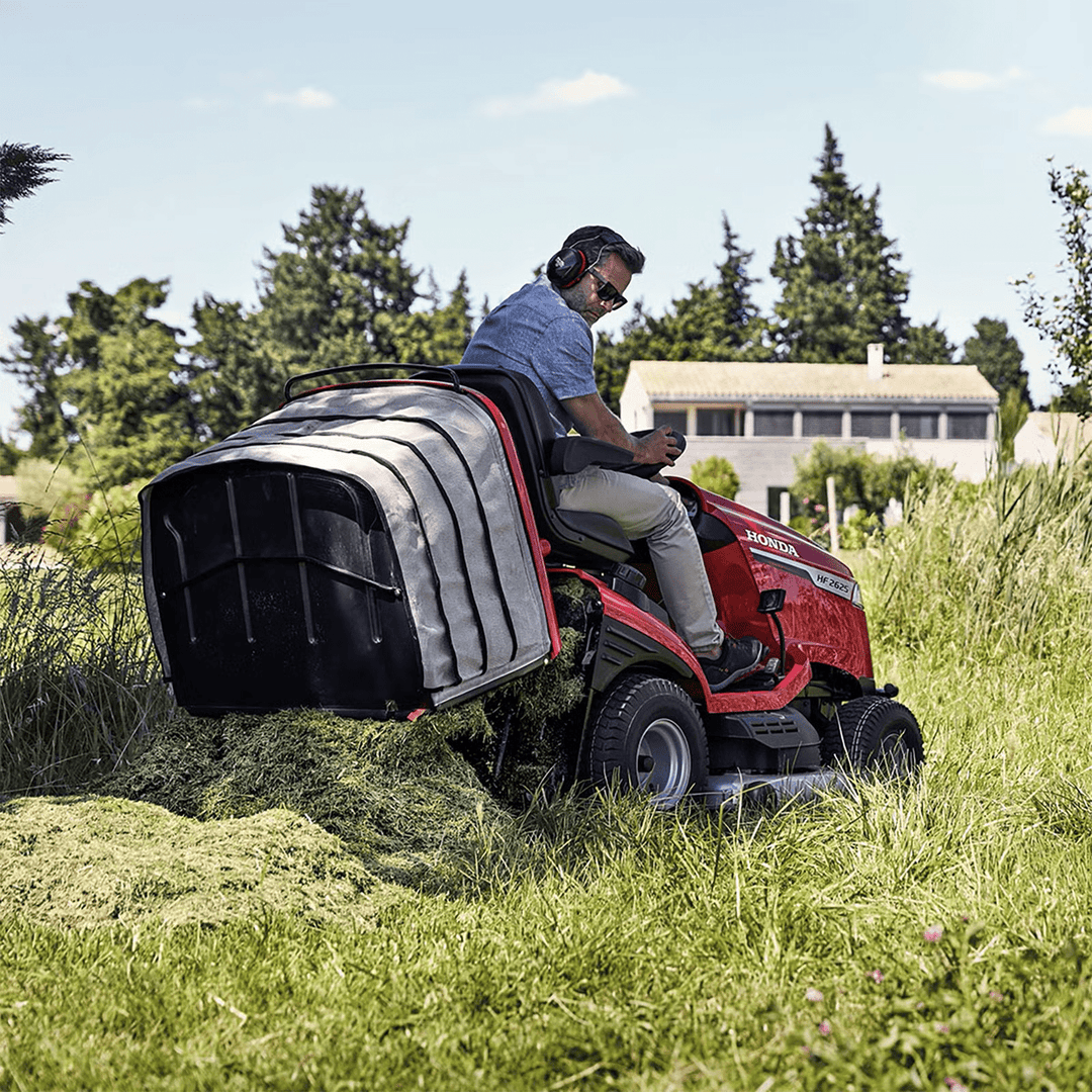 Honda HF 2625 HME 122cm (48") Premium Lawn Tractor with Versamow Mulching - Garden Tractors - Country Mower Centre