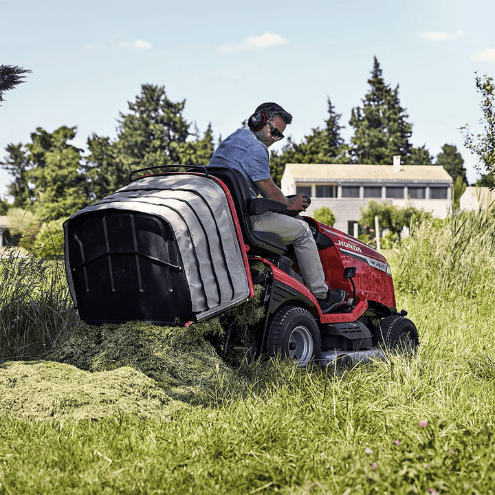 Honda HF 2625 HME 122cm (48") Premium Lawn Tractor with Versamow Mulching - Garden Tractors - Country Mower Centre