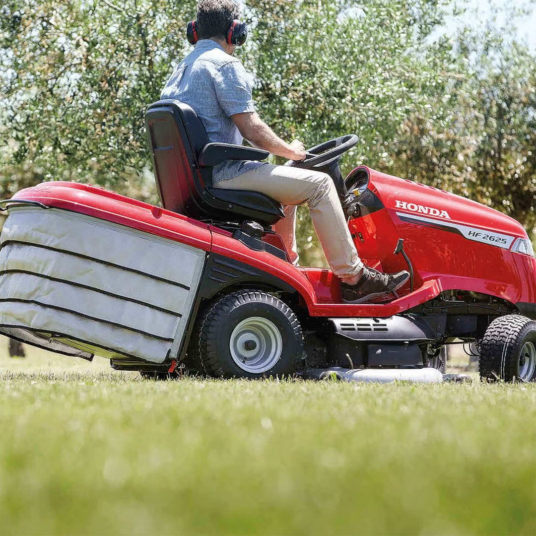 Honda HF 2625 HTE 122cm (48") Premium Lawn Tractor with Versamow Mulching and Electric Empty - Garden Tractors - Country Mower Centre