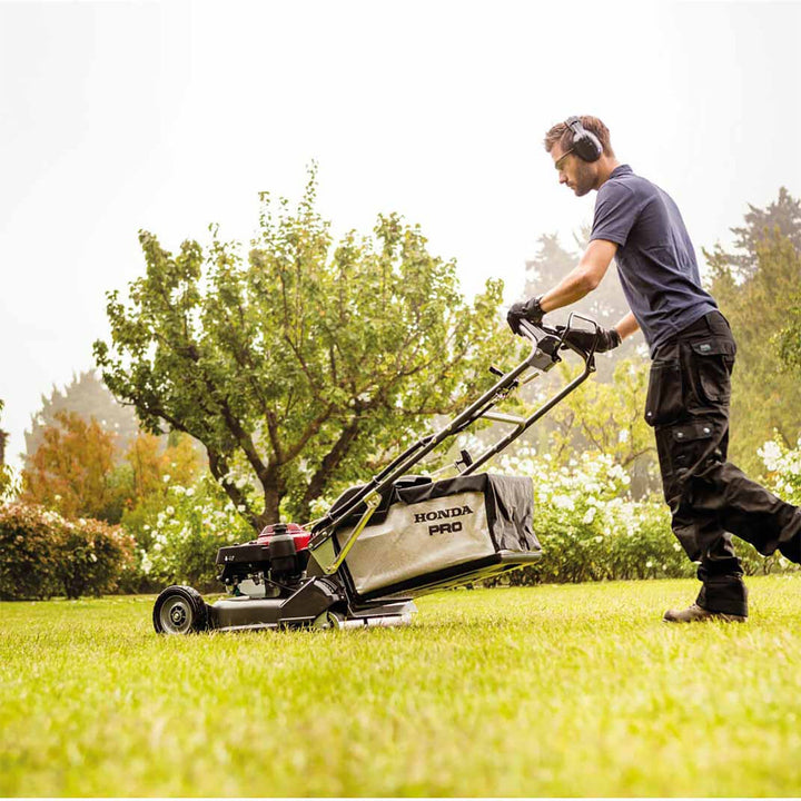Honda HRH 536 QX 53cm (21") Professional Rear Roller Petrol Lawn Mower - Lawn Mowers - Country Mower Centre
