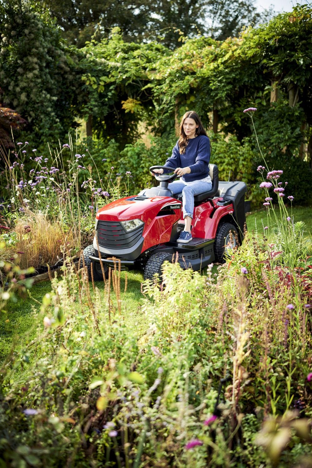 Mountfield 1330M 84cm (33") 5 Speed Rear Collect Lawn Tractor - Garden Tractors - Country Mower Centre