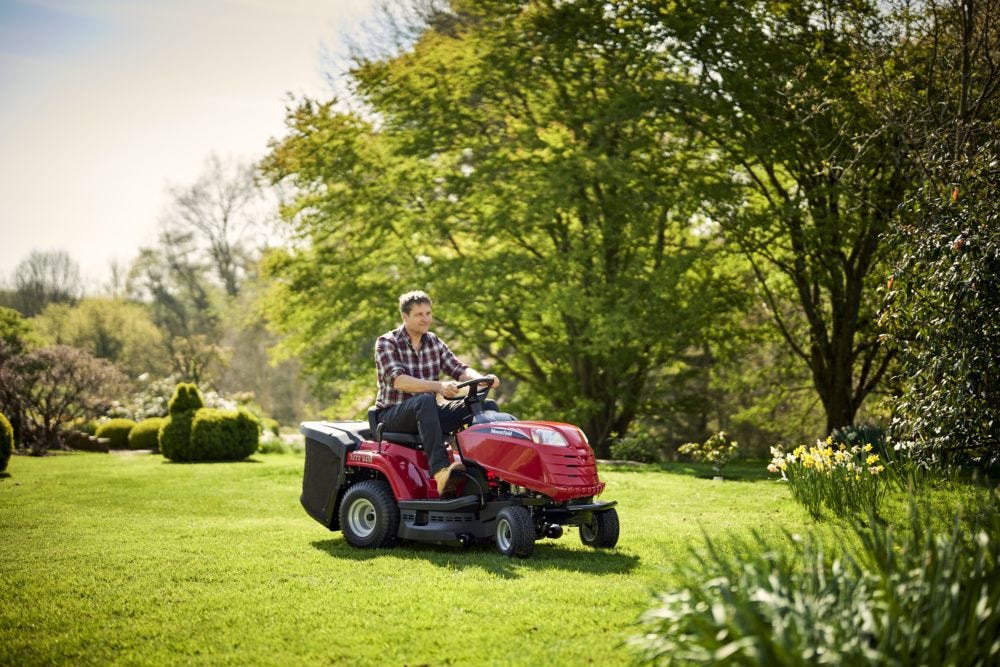 Mountfield MTF84M 84cm (33") 5 Speed Rear Collect Lawn Tractor - Garden Tractors - Country Mower Centre