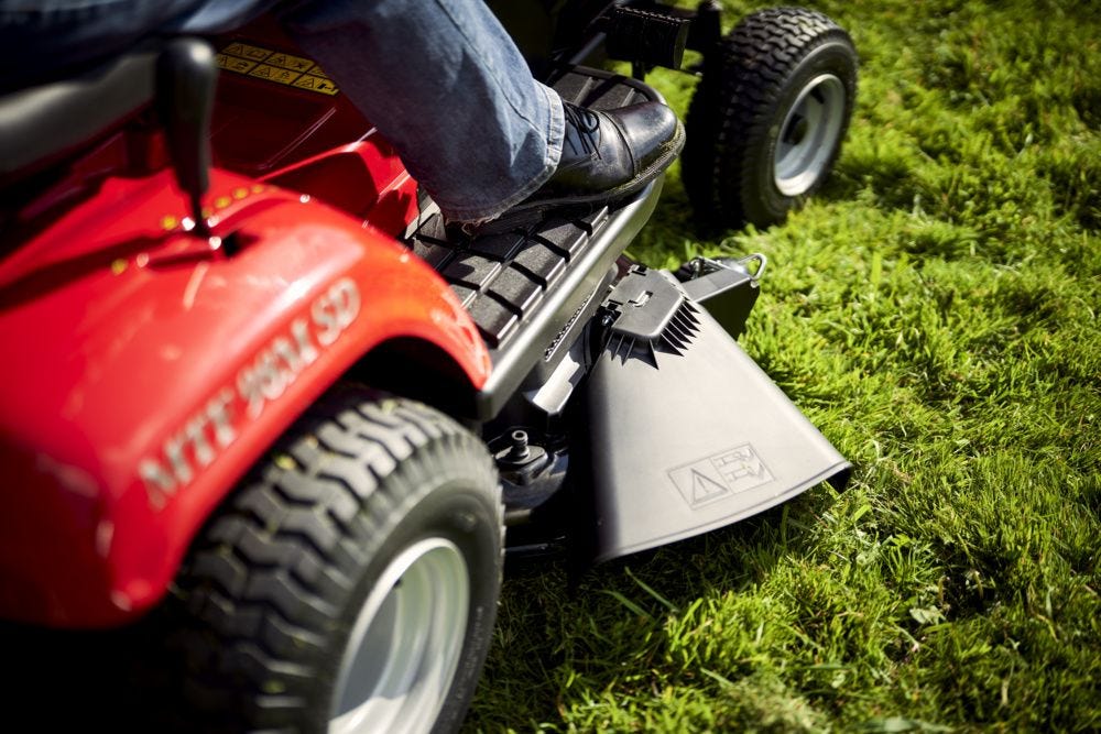 Mountfield MTF98M SD 98cm (38") 5 Speed Side Discharge Lawn Tractor - Garden Tractors - Country Mower Centre