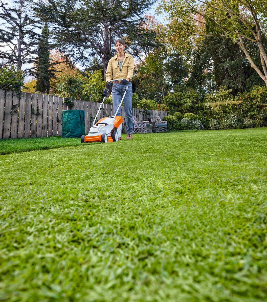 Stihl RMA 235 33cm (13") Cordless Battery Push Lawn Mower - Lawn Mowers - Country Mower Centre
