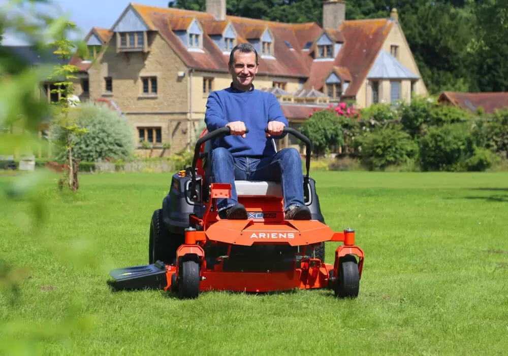 Ariens Ikon X 107cm (42") Zero turn Lawn Tractor - Zero Turn Ride - on Mowers - Country Mower Centre