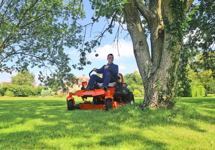 Ariens Ikon X 107cm (42") Zero turn Lawn Tractor - Zero Turn Ride - on Mowers - Country Mower Centre